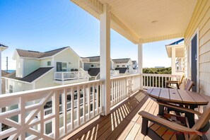 Outdoor dining - Soundside Sunsets - Gorgeous Home with Gorgeous Sound Views; 4 BR/4.5 Baths (Surf City)