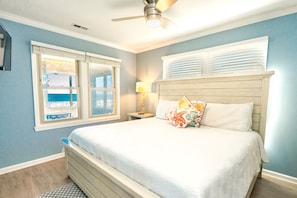 Room - Tak It Ezy - Oceanfront 4BR Home, Screen Porch, Pet Friendly! (Surf City)