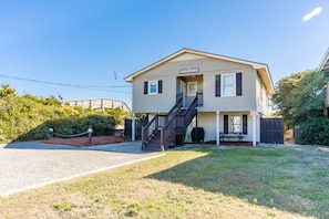 Exterior - Tak It Ezy - Oceanfront 4BR Home, Screen Porch, Pet Friendly! (Surf City)