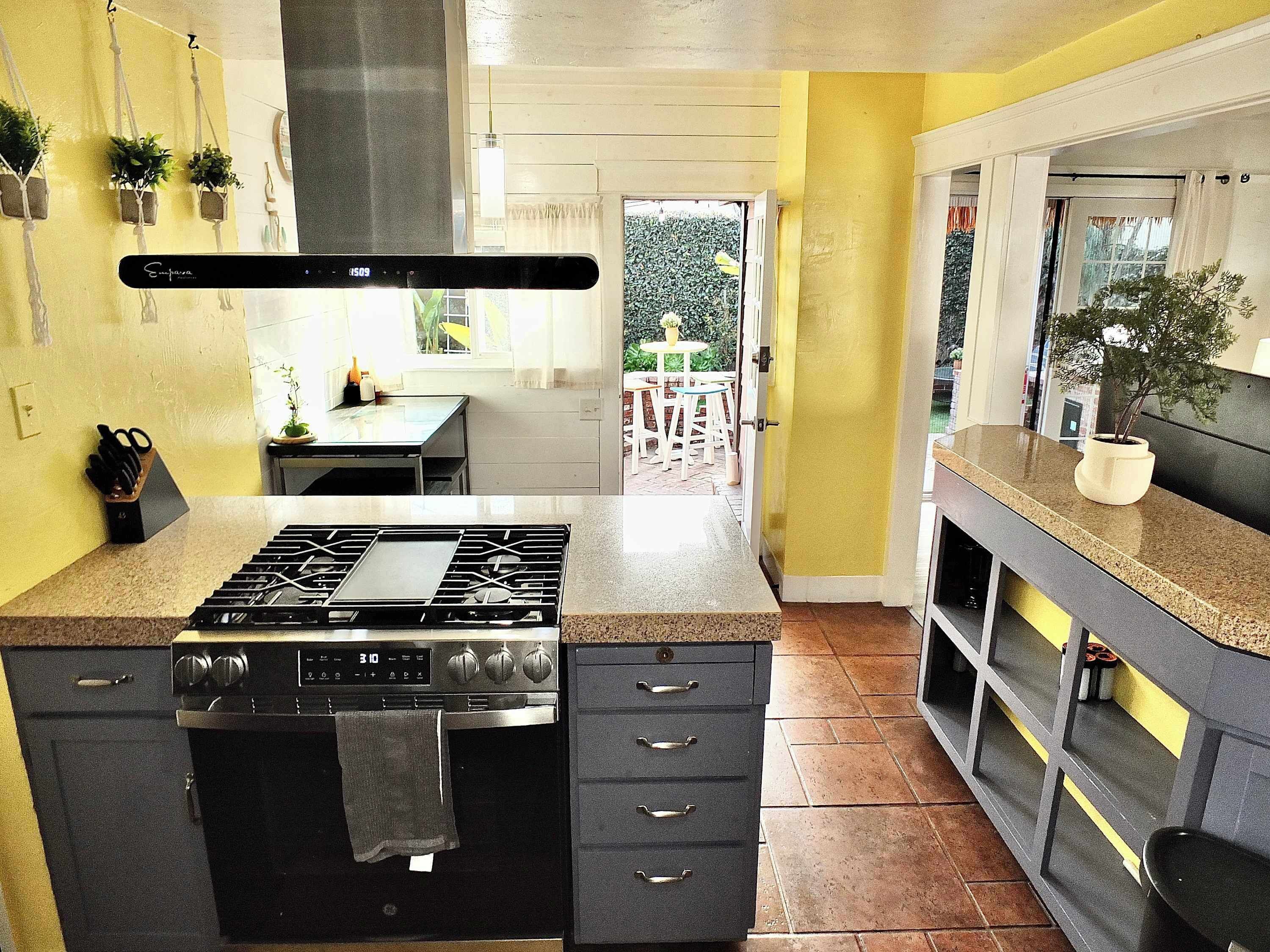 House, 1 Queen Bed with Sofa bed, Patio, Garden View (Eastside Garden Hideaway) | Private kitchen