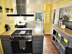 Private kitchen - Eastside Garden Hideaway  For 4, Perfect Location for World Cup Attendees! (Long Beach)