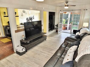 Living area - Eastside Garden Hideaway  For 4, Perfect Location for World Cup Attendees! (Long Beach)