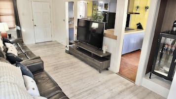 House, 1 Queen Bed with Sofa bed, Patio, Garden View (Eastside Garden Hideaway) | Living area