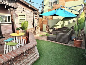 Outdoor dining - Eastside Garden Hideaway  For 4, Perfect Location for World Cup Attendees! (Long Beach)
