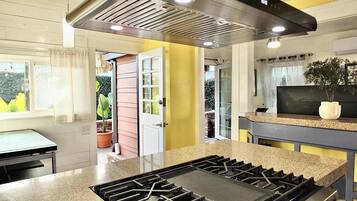 House, 1 Queen Bed with Sofa bed, Patio, Garden View (Eastside Garden Hideaway) | Private kitchen