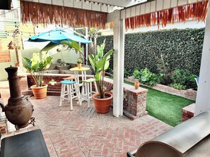 Terrace/patio - Eastside Garden Hideaway  For 4, Perfect Location for World Cup Attendees! (Long Beach)