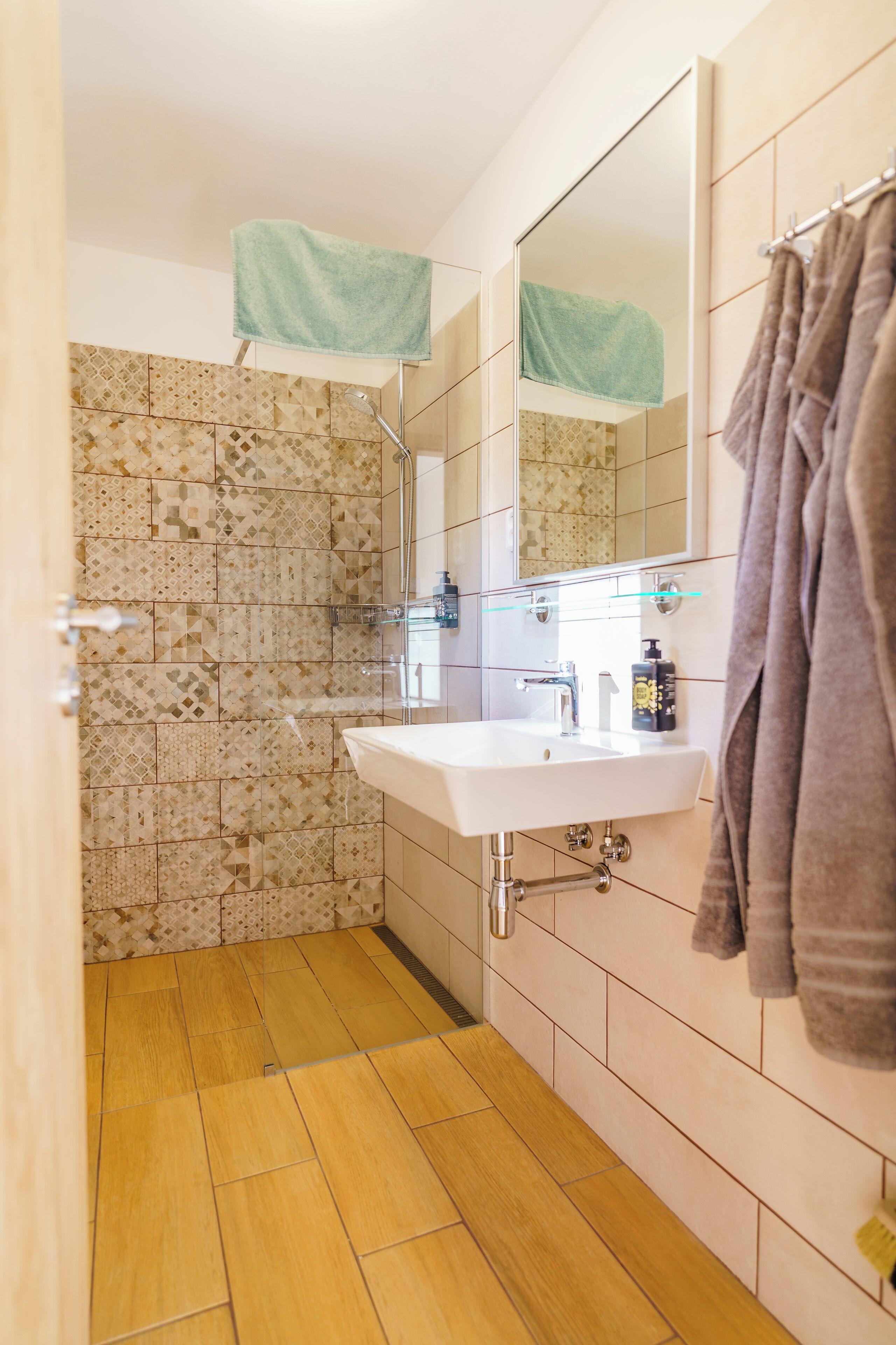 Dusch, handdukar, tvål och schampo