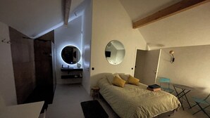 A bedroom with a bed, bedside tables, a mirror, and a small desk with a chair. - Near ARKEA ARENA for this room with an incredible view (Bouliac)