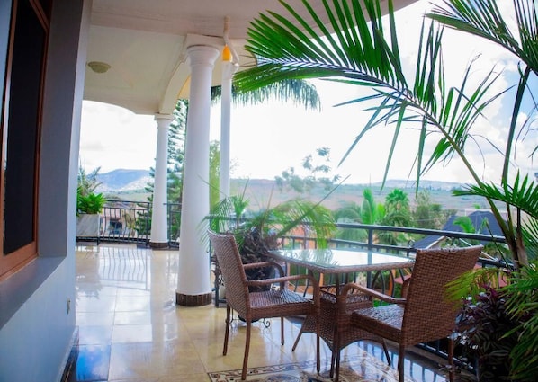 Outdoor dining - green haven apartment (Kigali)