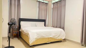 Klassiek appartement, balkon, uitzicht op stad | Een bureau, gratis wifi