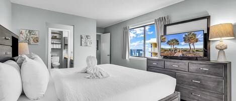 Signature Condo, 2 Bedrooms, Balcony, Partial Ocean View | Individually decorated, individually furnished, iron/ironing board