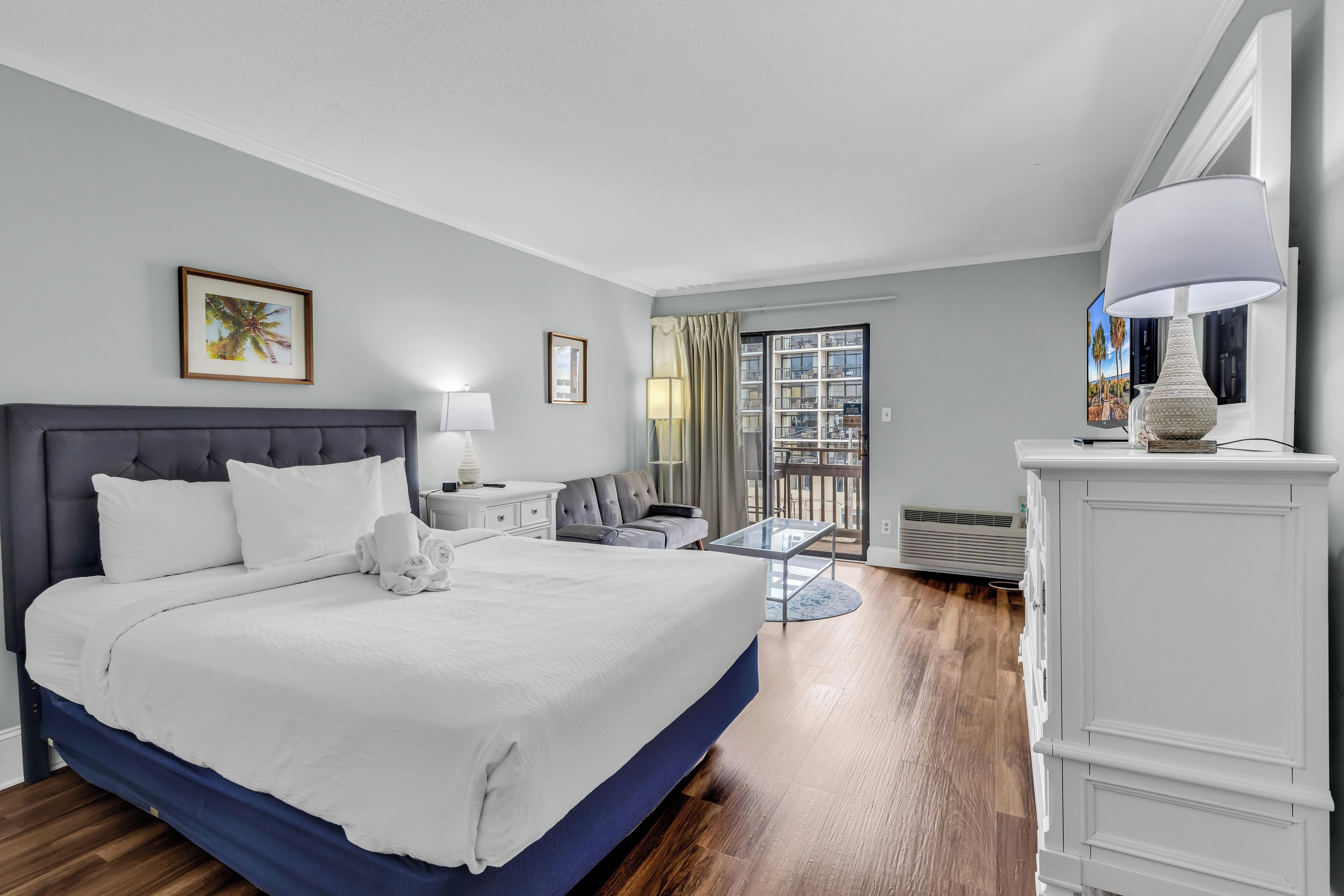 Leilighet – signature, 2 soverom, balkong, delvis havutsikt | Individuelt dekorert, individuelt innredet og strykejern/-brett