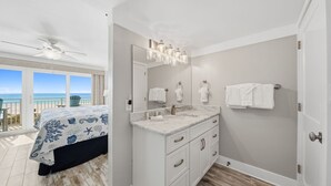 Unclassified image, 4 of 30, button - D103 First-Floor, Direct Waterfront Retreat (Panama City)