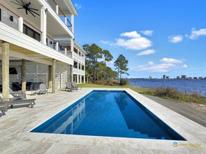 Outdoor pool, pool loungers - Waterfront Luxury Home for 10 Pool Fireplace (Gulf Shores)