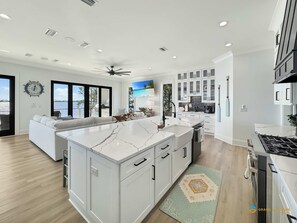 Private kitchen - Waterfront Luxury Home for 10 Pool Fireplace (Gulf Shores)