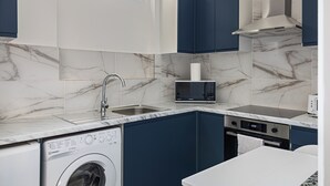 Deluxe Studio, City View | Private kitchen - Crawford place studio apartments (London)