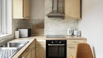 Superior Studio | Private kitchen | Oven, stovetop, toaster