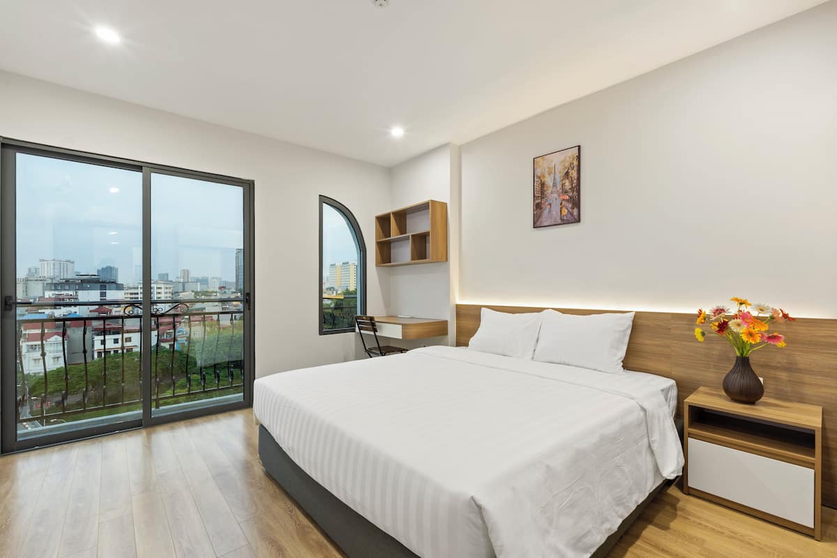 Blackout curtains, iron/ironing board, free WiFi