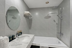 Premier Room | Bathroom | Free toiletries, slippers, soap, shampoo - Residence Suite (Cau Giay)