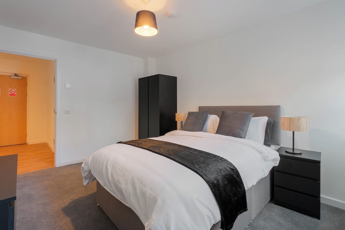 City Apartment, Multiple Beds, Non Smoking | Individually furnished, free WiFi, bed sheets