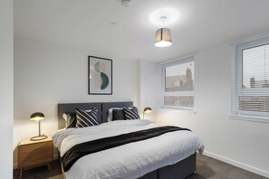 Standard Apartment, 1 King Bed, Non Smoking | Individually furnished, free WiFi, bed sheets