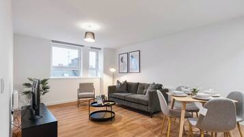 City Apartment, 2 Bedrooms, Non Smoking | Individually furnished, free WiFi, bed sheets