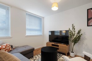 Comfort Apartment, 1 King Bed, Non Smoking | Living area - City Point Apartments by Guestz (Aberdeen)