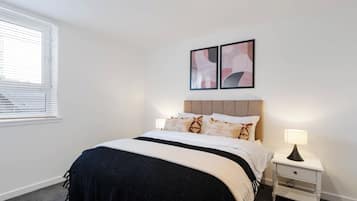 Comfort Apartment, 1 King Bed, Non Smoking | Individually furnished, free WiFi, bed sheets