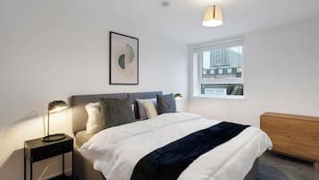 City Apartment, 1 King Bed, Non Smoking | Individually furnished, free WiFi, bed sheets