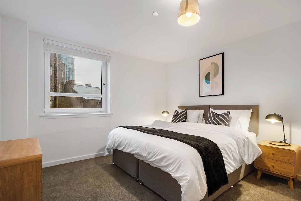 Classic Apartment, 1 King Bed, Non Smoking | Individually furnished, free WiFi, bed sheets