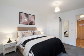 Comfort Apartment, 1 King Bed, Non Smoking - City Point Apartments by Guestz (Aberdeen)