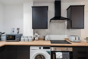 Comfort Apartment, 1 King Bed, Non Smoking | Private kitchen | Toaster, freezer - City Point Apartments by Guestz (Aberdeen)