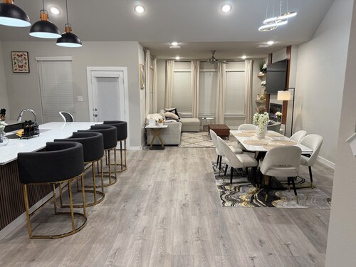 Quiet Red Oak Getaway, Pet Friendly and Gameroom