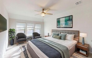 5 bedrooms, iron/ironing board, WiFi, bed sheets - Quiet Red Oak Getaway, Pet Friendly and Gameroom (Red Oak)