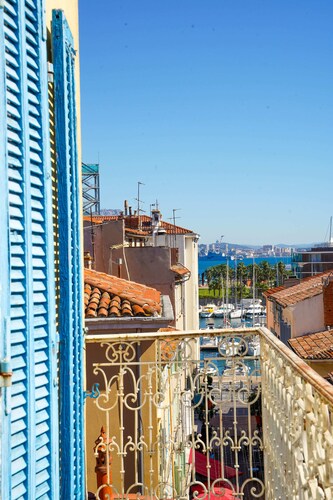 Solar cocoon with harbor view