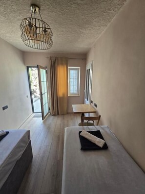 Economy Twin Room, Courtyard View | Interior - Castle  (Gyumri)