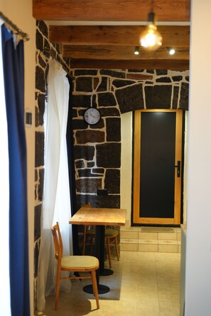 Apartamento Confort, vistas al patio | Cortinas opacas, sistema de insonorización, wifi gratis