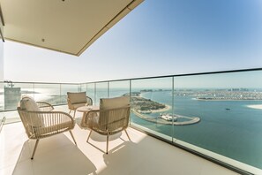 Terrace/patio - Panoramic Sea View, Offering Direct Access to Beach, Three Bedrooms and Assistant Room - Beach Vista Tower 2 by Deluxe Holiday Homes (Dubai)