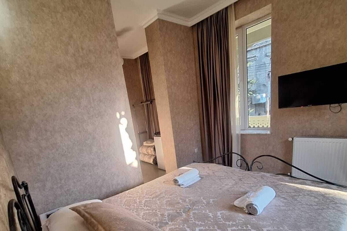 Quarto casal ou duplo clássico, sacada, vista para a cidade | Wi-Fi de cortesia