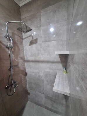 Classic Double or Twin Room, Balcony, City View | Bathroom - Crystal Hotel Tbilisi (Tbilisi)