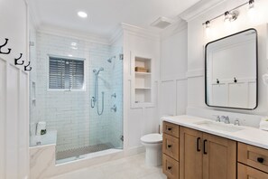 Shower, towels - Watercolor Resort | 2 Br - 2 Ba Condo | 2 Min Walk To Beach Club! | Near Dining! (Santa Rosa Beach)