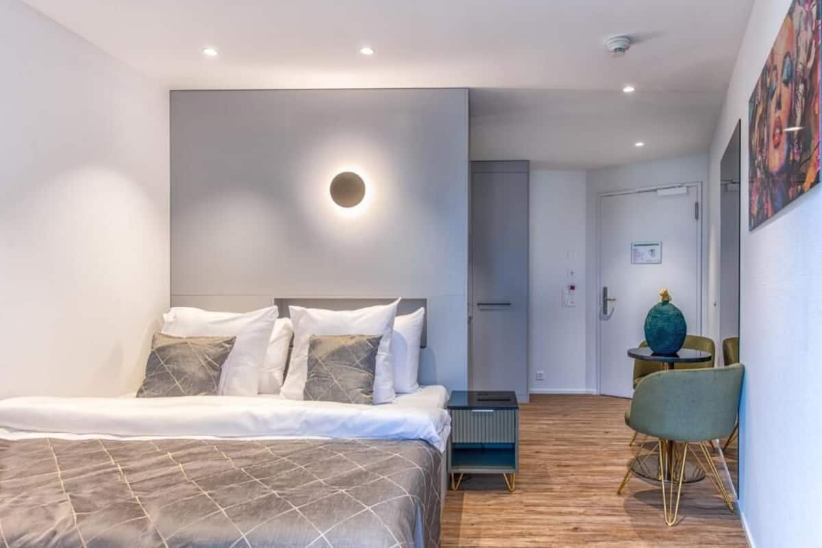 Quarto casal, sacada | Ferros/tábuas de passar roupa, Wi-Fi de cortesia