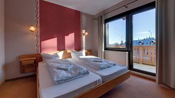 Iron/ironing board, free WiFi, bed sheets