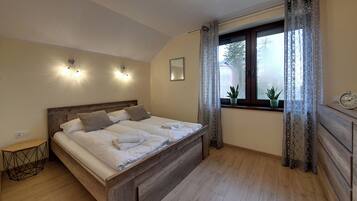 Comfort-Apartment, Balkon, Bergblick | Bügeleisen/Bügelbrett, kostenloses WLAN, Bettwäsche