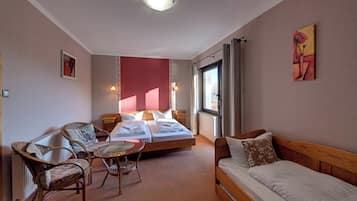 Iron/ironing board, free WiFi, bed sheets