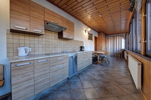 Family Apartment | Private kitchen | Fridge, stovetop, coffee/tea maker, electric kettle - RentPlanet - Apartamenty przy Wyciągu (Szklarska Poręba)
