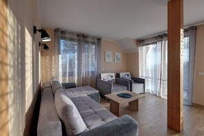 Comfort Apartment, Balcony, Mountain View | Living area | Smart TV - RentPlanet - Apartamenty przy Wyciągu (Szklarska Poręba)
