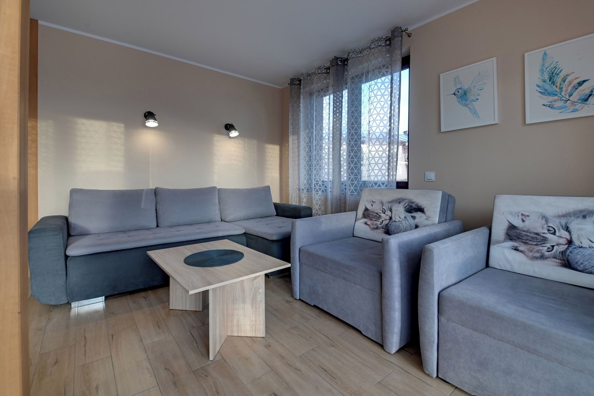 Comfort-Apartment, Balkon, Bergblick | Wohnbereich | Smart-TV