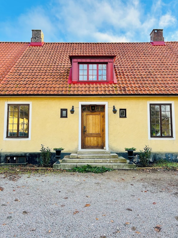 تفاصيل الفندق من الخارج