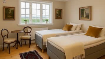 6 bedrooms, iron/ironing board, WiFi, bed sheets